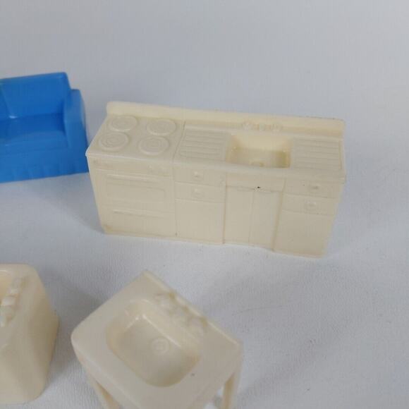 Vintage 1960s Dollhouse Miniature Kitchen Stove Bathtub Sink Fridge Couch Set 5 - Picture 2 of 10